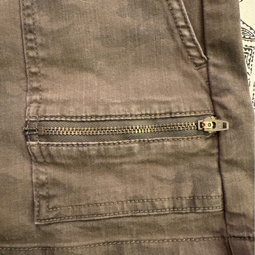 PISTOLA Olive Camo Cargo Booty Shorts size 26 - Picture 4 of 9